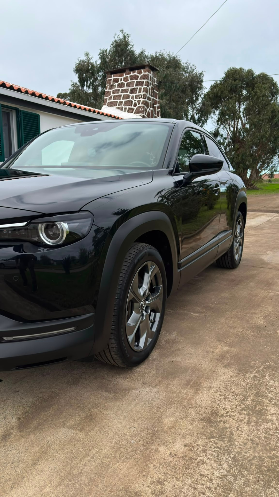 Lavagem exterior de automóvel preto em Vila do Porto, Açores — PS Carwash & Detail